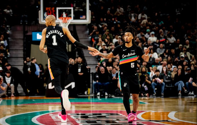 开云体育官网-申京准三双完爆文班亚马，杜兰特18+4+7探花郎暴走，火箭复仇马刺